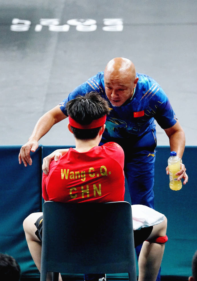 正手表现奥运前多次封闭治疗开元棋牌王楚钦肩伤严重影响(图3)